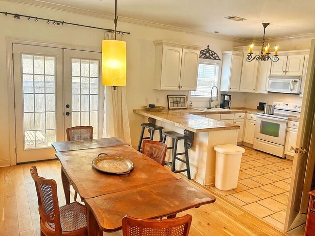 Photo - 951 Frontage Rd