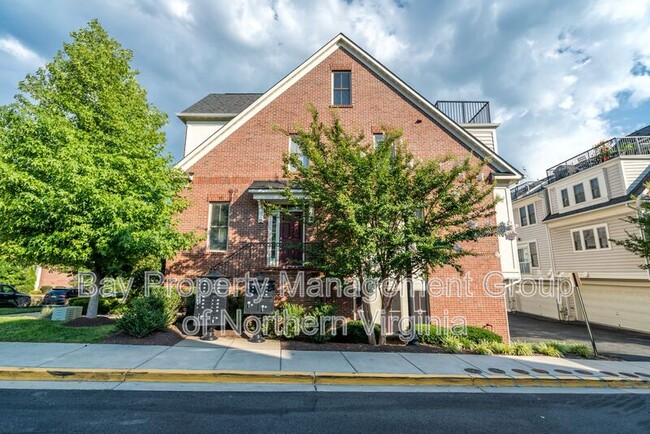 Photo - 3316 Kemper Rd Townhome