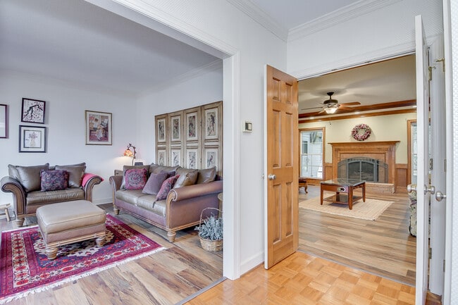 Photo - 4117 Knollcrest Cir N