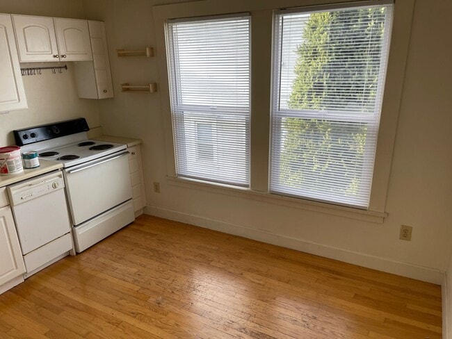 Photo - Nice Tacoma Duplex 2 Bed 1 Bath For Rent