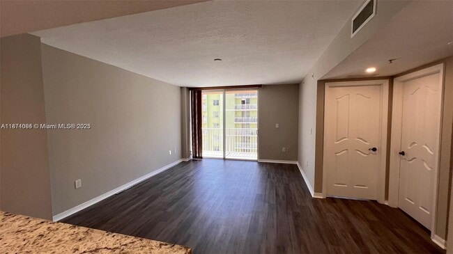 Building Photo - 218 NW 12th Ave Unit 905 Rental