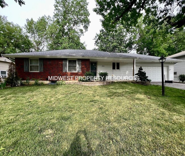 Building Photo - Amazing 3 Bedroom Ranch Home!