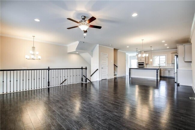 Photo - 827 Stone Ridge Ln NE