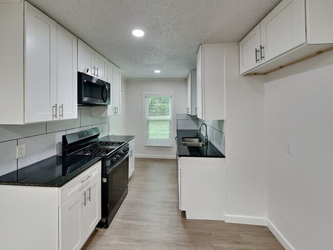 Photo - 3256 Runnels St