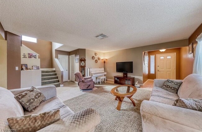 Photo - 348 Faulkner Ct