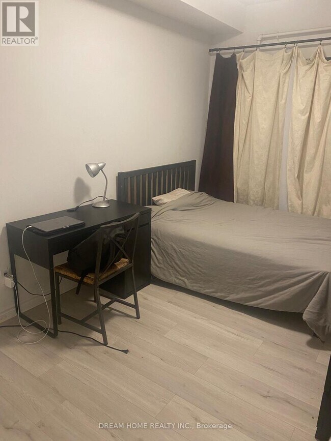 Photo - 3 Falaise Rd