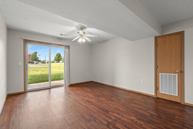 Photo - 819 W Warren Ave