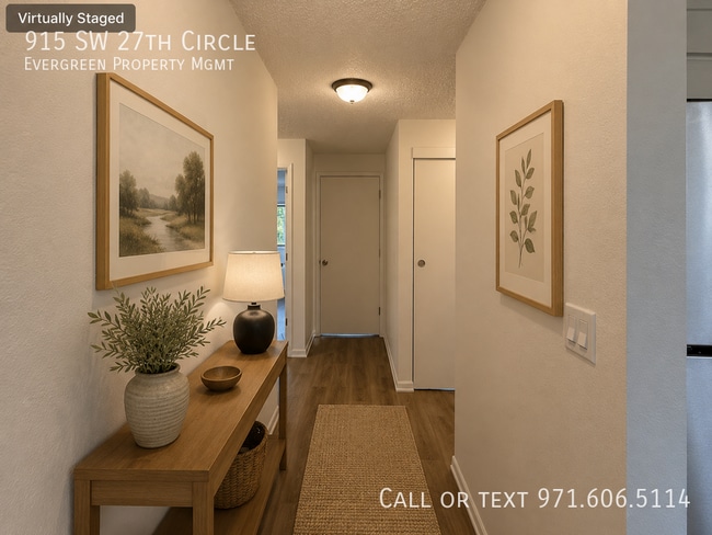 Photo - 915 SW 27th Cir