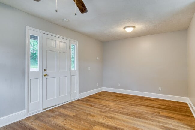 Photo - 210 Roanoke St Unit Apartment A