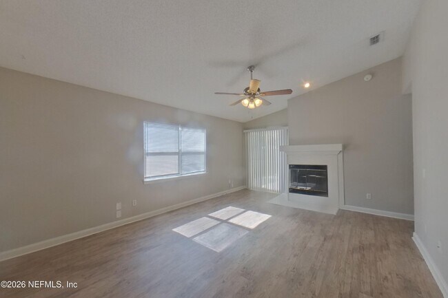 Photo - 10819 Grand Central Pl N