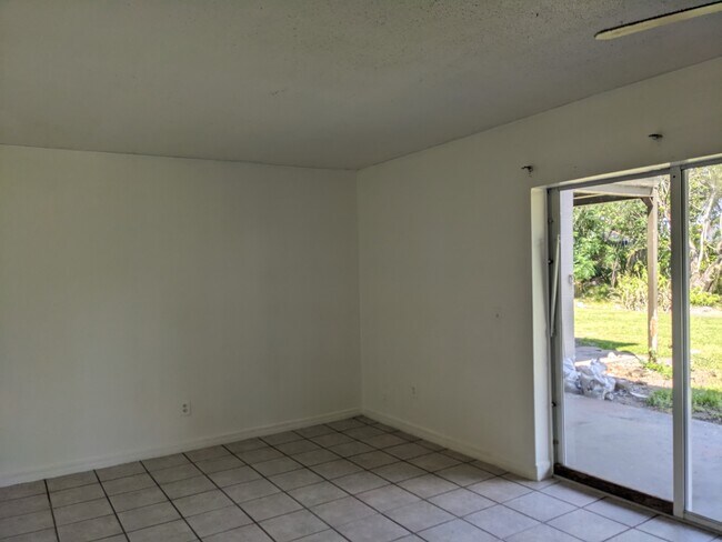 Photo - 5885 Dahlia Dr