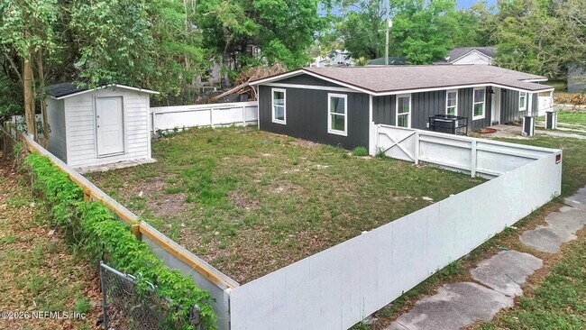 Photo - 1422 Stafford St