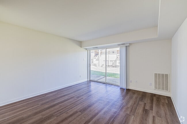 2BR, 1BA - 950SF - Living Room - Village at the Arbors