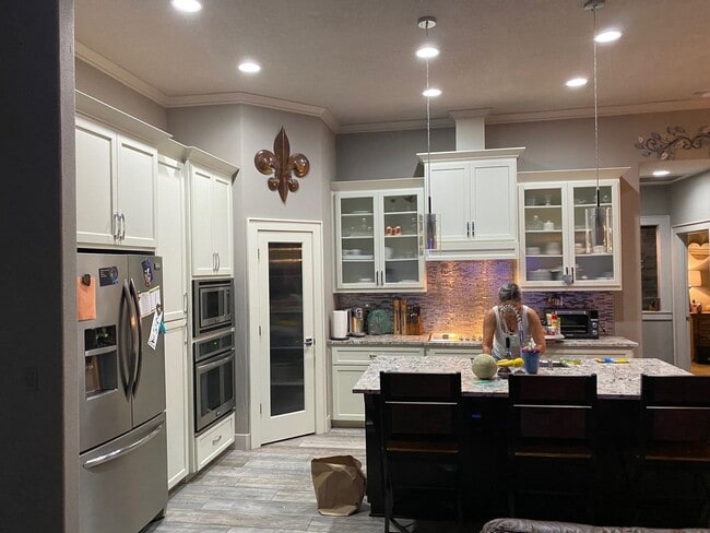 Photo - VIDEOTOUR: Executive-Style Custom Home, Incredible Quality! PETS WELCOME