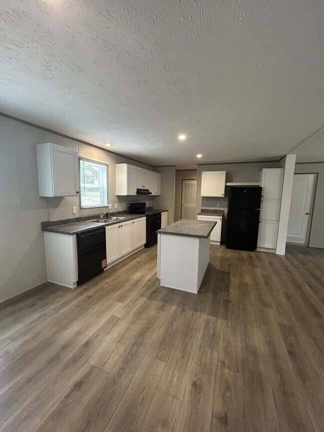 Photo - 206 Angel Ct