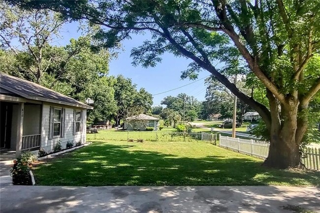 Photo - 810 NW 59th Ct