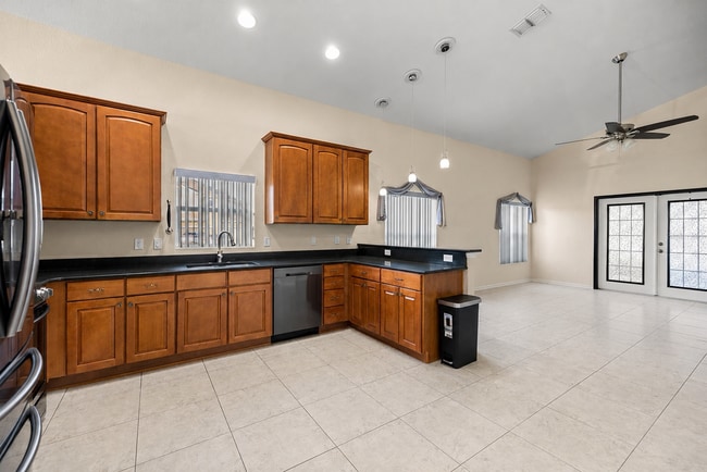 Photo - 5438 SW 49th Ave
