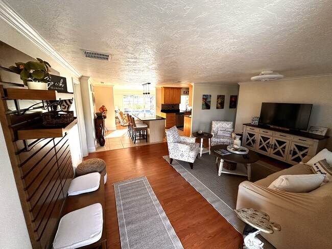 Photo - 1129 Riviera St