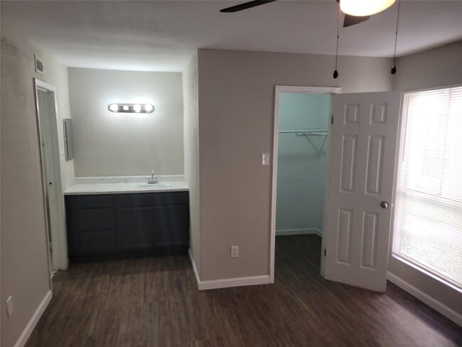 Building Photo - 7200 W T C Jester Blvd Unit 2403