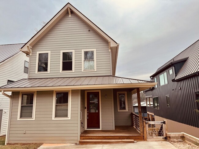 Building Photo - West AVL - Spacious, Beautiful Modern Home