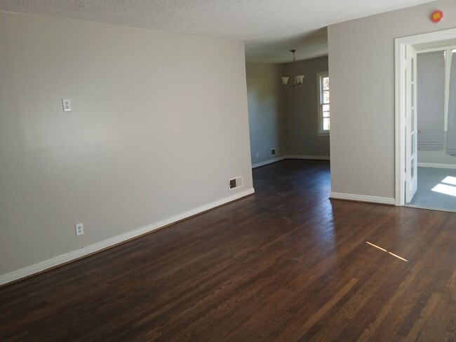 Photo - Spacious 4 Bedroom Home in Well Kept Commu...