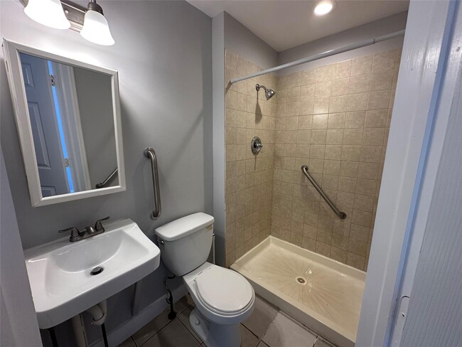 Photo - 1228 Brook St Apartment