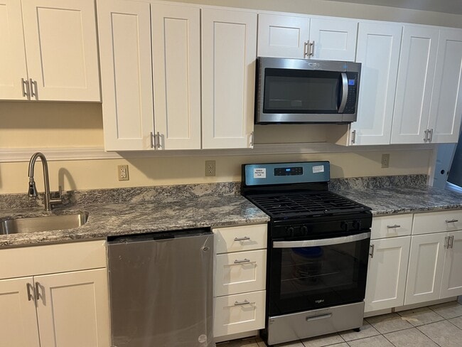 Photo - 107 University Ave Unit R