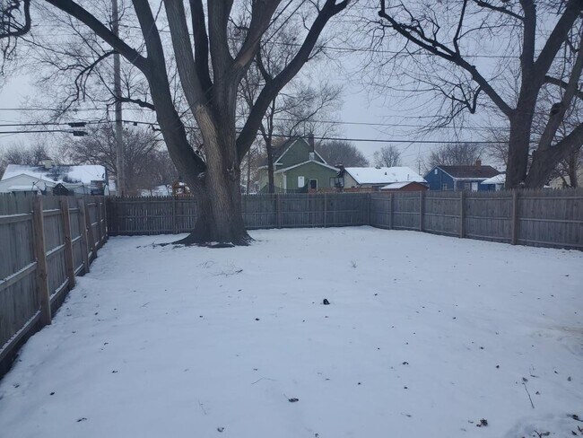 Photo - 439 S Illinois St