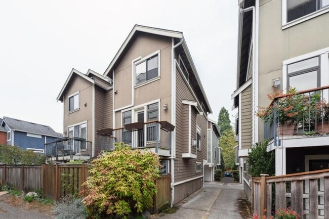 Building Photo - 2 bedroom in Seattle WA 98112 Rental