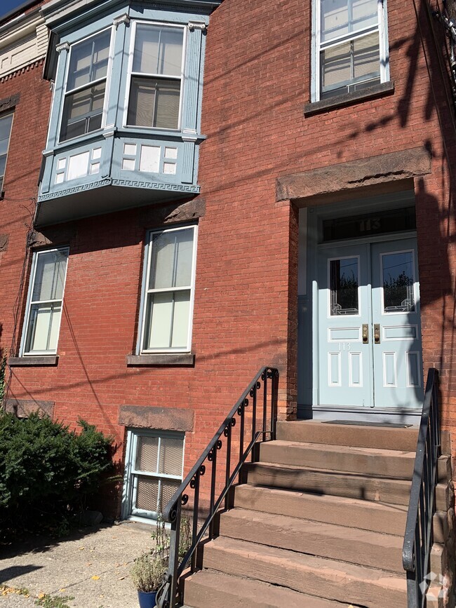 Building Photo - 113 Dove St Unit Apt 1