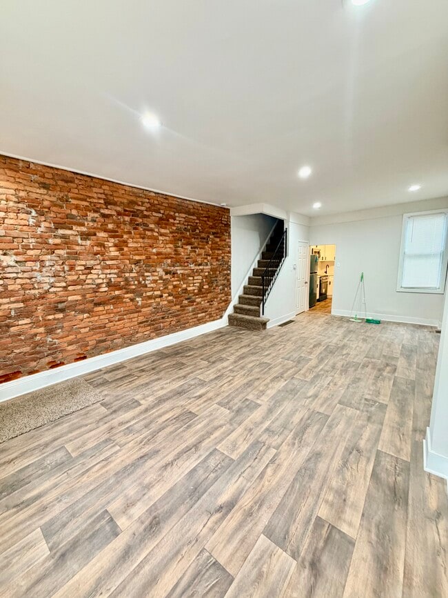 Photo - 2814 Helen St