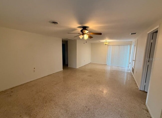 Photo - 903 31st St E