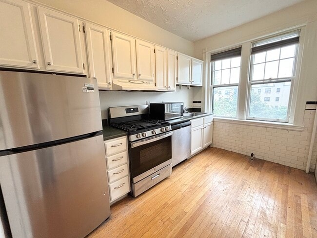Building Photo - 455 Washington St Unit 4