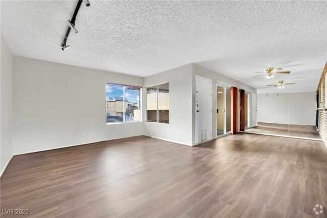 Building Photo - 1417 Hialeah Dr Unit D Rental