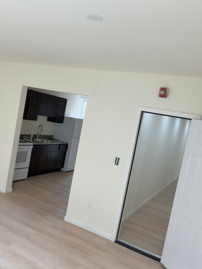 Photo - 2742 Kensington Ave Unit 4