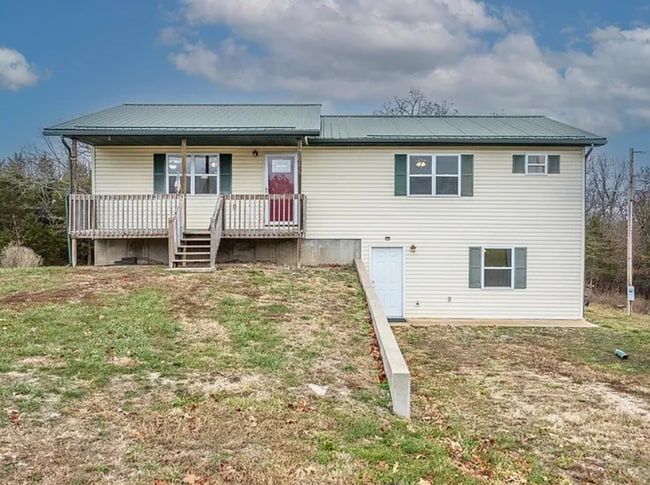 Building Photo - Beautiful 5 bedroom 2.5 bathroom country l... Rental