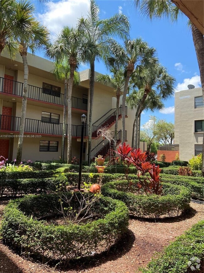 Building Photo - 10865 SW 112th Ave Unit 112 Rental