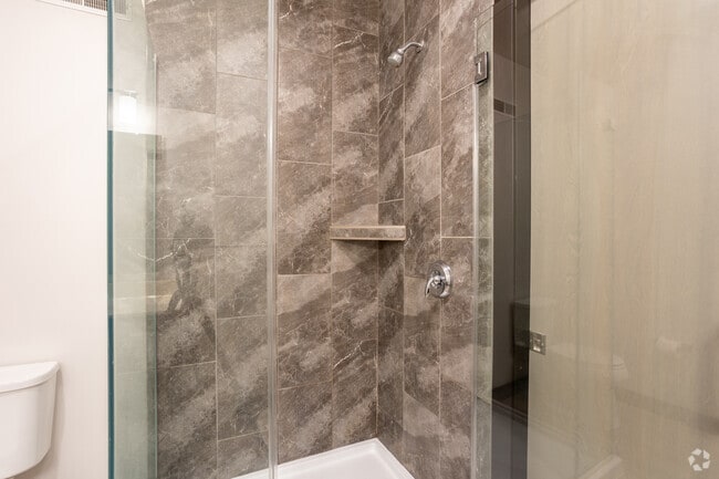 Efficiency - 582SF - Bathroom