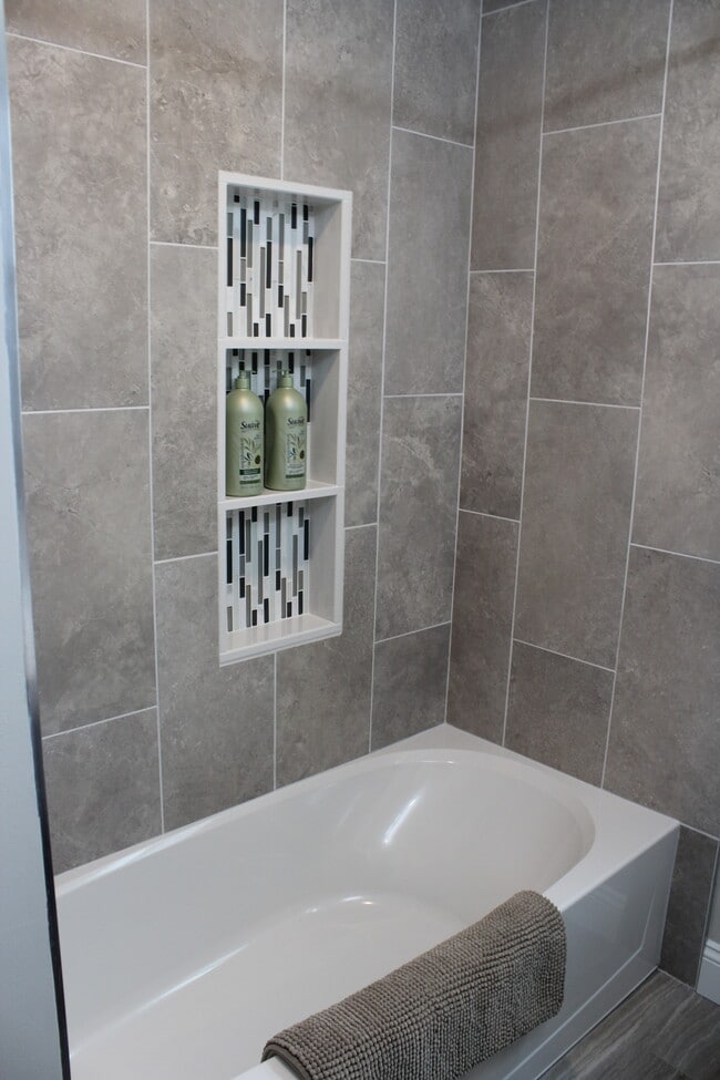 Photo - 1130 W 35th St