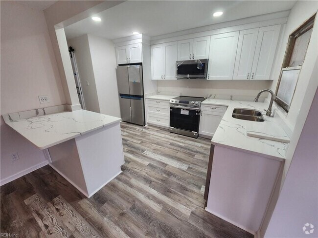 Building Photo - 318 Woodview Ave Rental