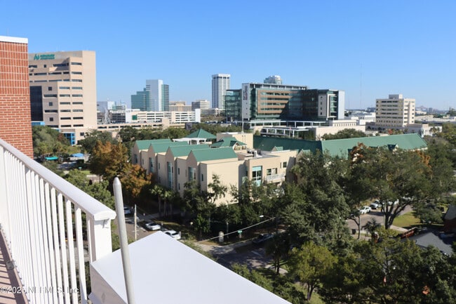 Photo - 1590 Le Baron Ave Unit 1590