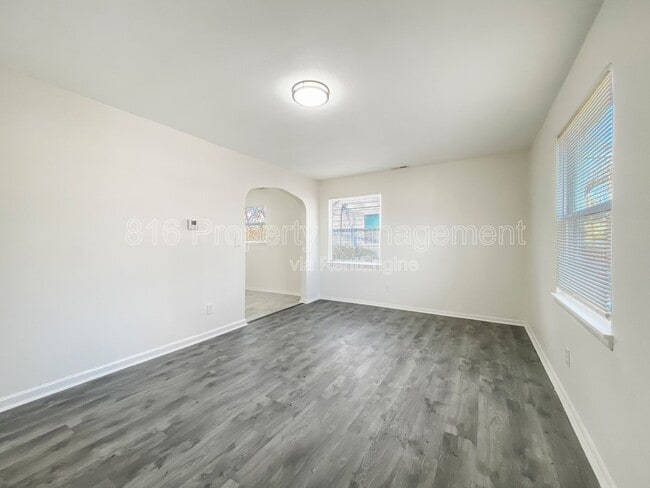 Photo - 5205 Locust Ave