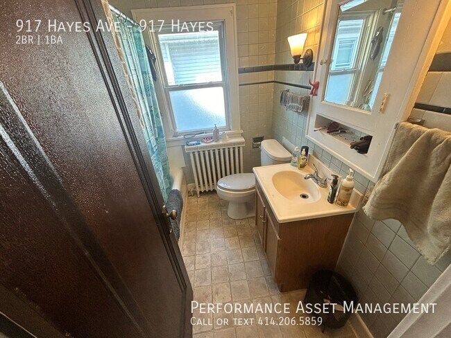 Photo - Charming 2BR Apartment in Prime Racine Loc... Unit 917 Hayes
