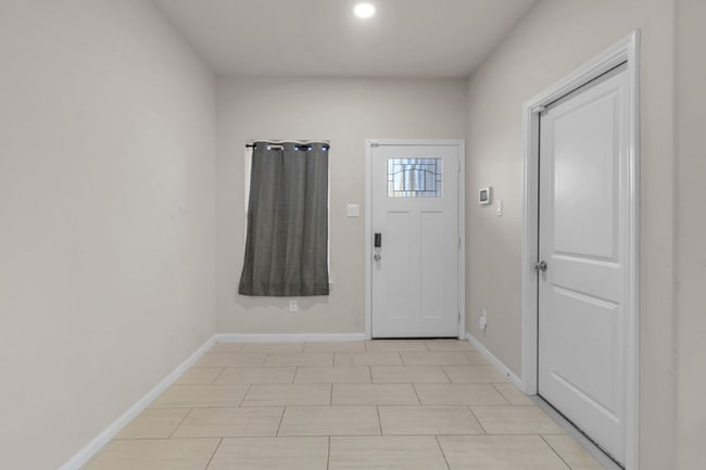 Photo - 110 Turner St