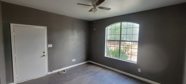 Photo - 2713 Lenway St