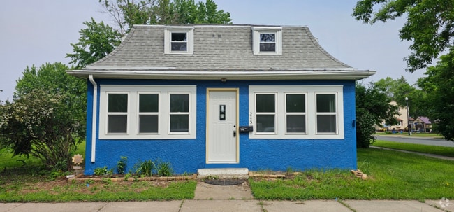 Building Photo - 245 Monroe St SE Rental