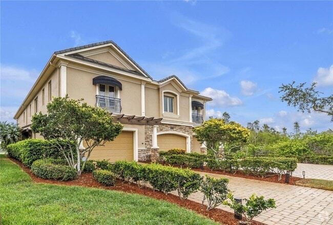 Building Photo - 651 Saxony Blvd Rental