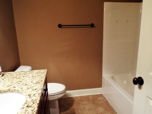 Photo - 1712 Stonebriar Dr NE