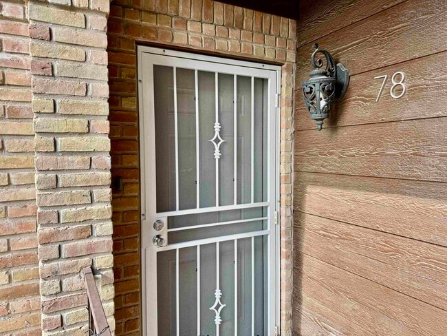 Building Photo - 207 Martingale Unit 78 Rental