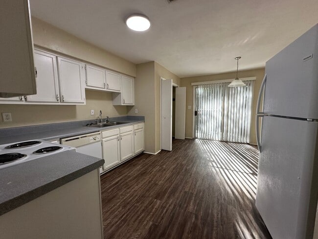 Photo - Brewster Estates unit avail NOW!!! Unidad 4221